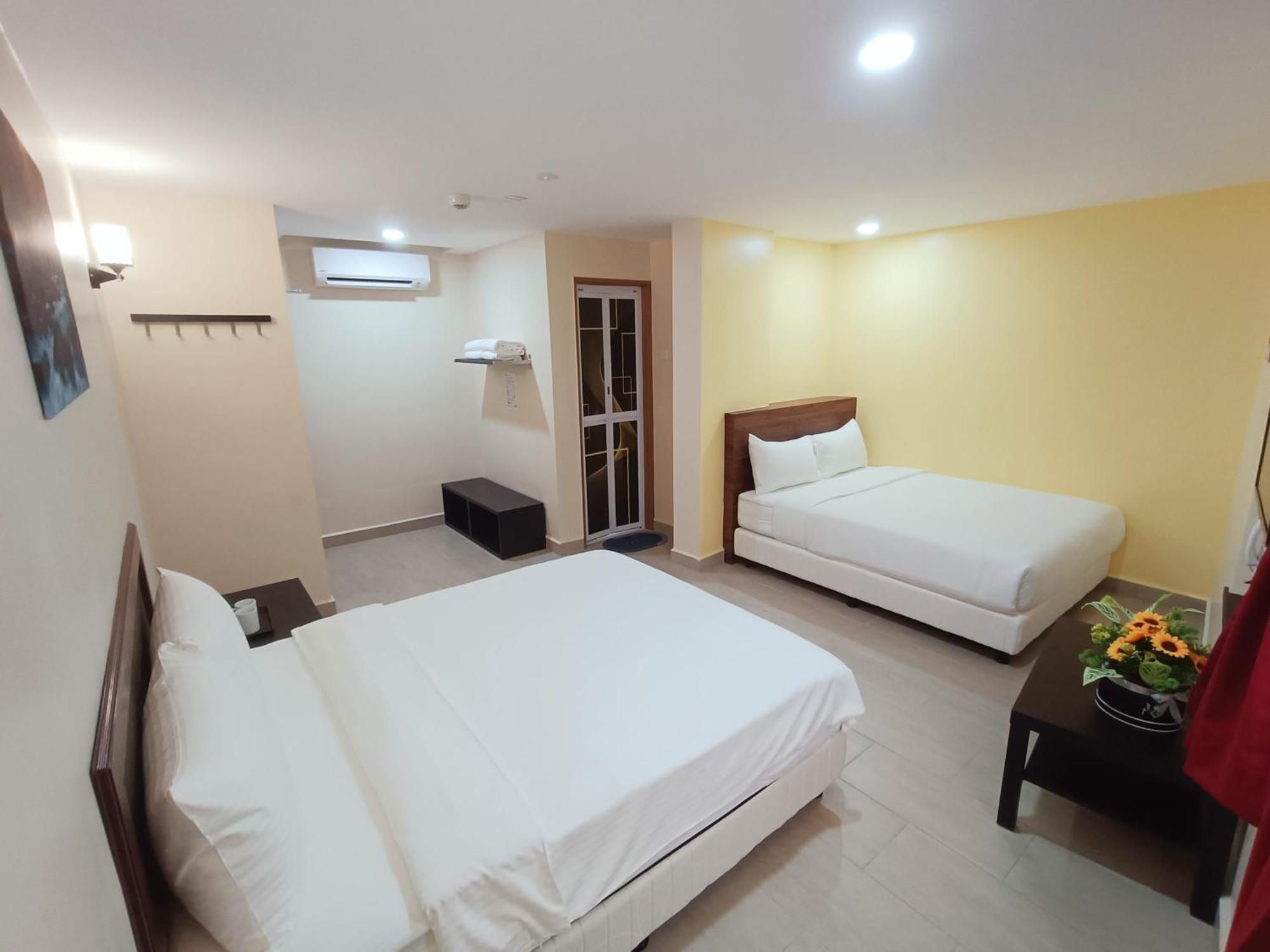 Capital O 90897 Island City Hotel George Town Exterior foto